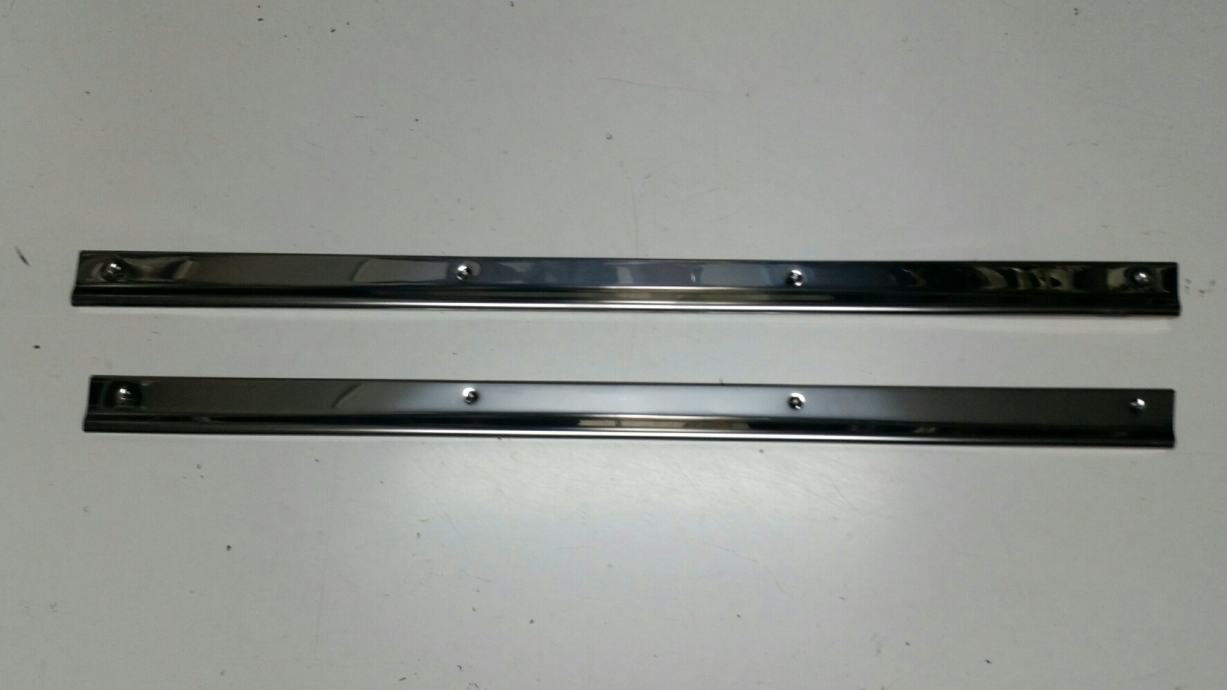 LR114660 PANNELLO INTERNO PORTA POSTERIORE SINISTRA CON RIVESTIMENTO IN PELLE LAND ROVER RANGE ROVER EVOQUE L551 MHEV 2.0 I 4X4 120KW AUT 5P (2021) RICAMBIO USATO – Autoricambi Service